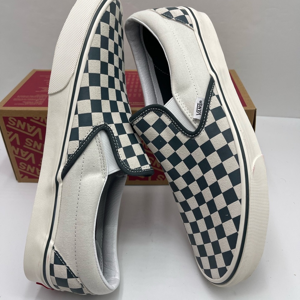 Vans Men's Classic Slip-On
Checkerboard Green/True White
VN000BVZBGN Sneakers - Picture 9 of 16